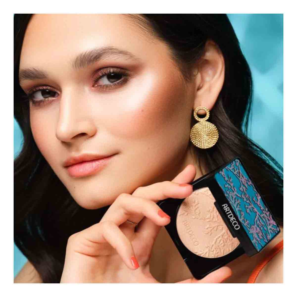 برنز کننده براق صورت آرت دکو ARTDECO مدل Glow Bronzer وزن 9 گرم